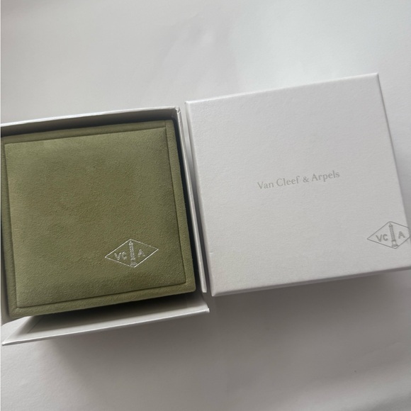 Van Cleef & Arpels Vintage Alhambra Chalcedony Necklace - Picture 8 of 8